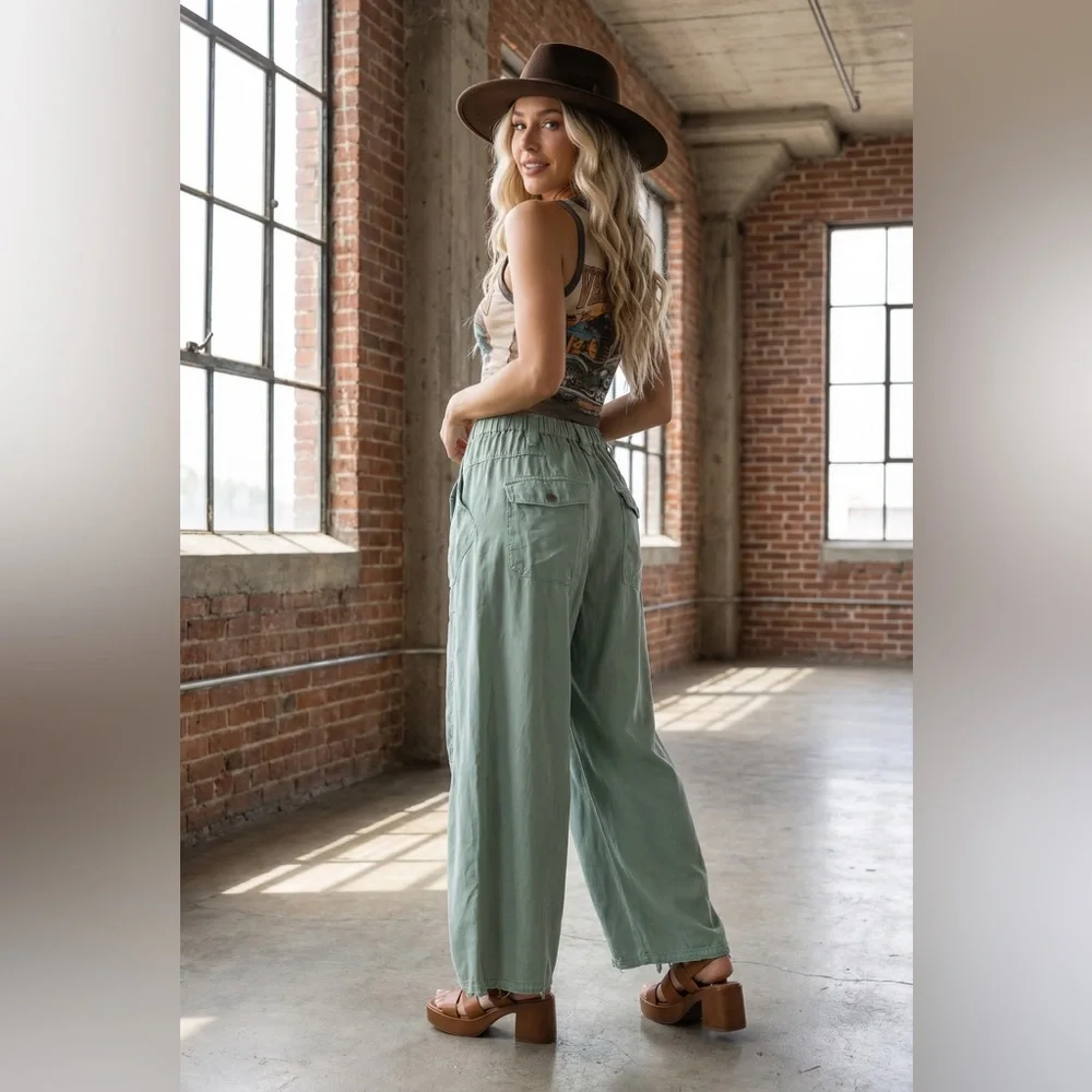 NWT Bluevelvet Cargo Pocket Tencel Side Ruched Sage Cropped Pants - Picture 6 of 7